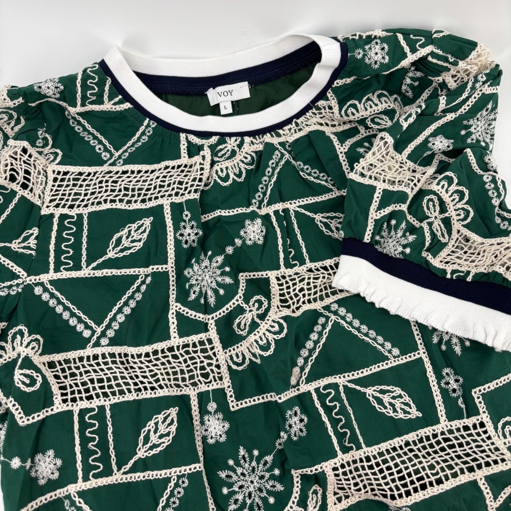 VOY Women Blouse Large Green White Embroidered Eyelet Ruffle Trim Short Sleeve